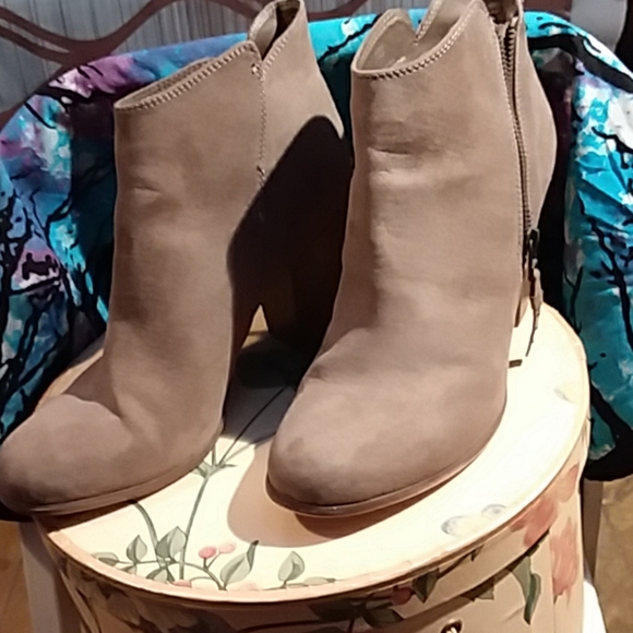 MICHAEL Booties EUC - Picture 3 of 8